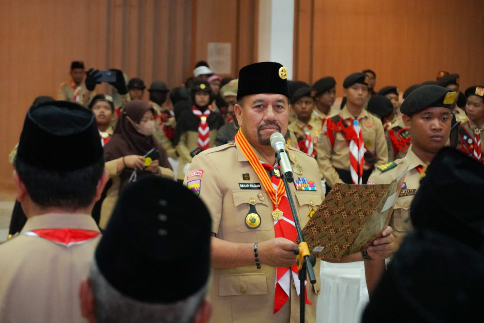 Kukuhkan Kwarcab Pramuka Batu Bara, Bupati Baharuddin Dorong Generasi Muda Berintegritas dan Berkarakter